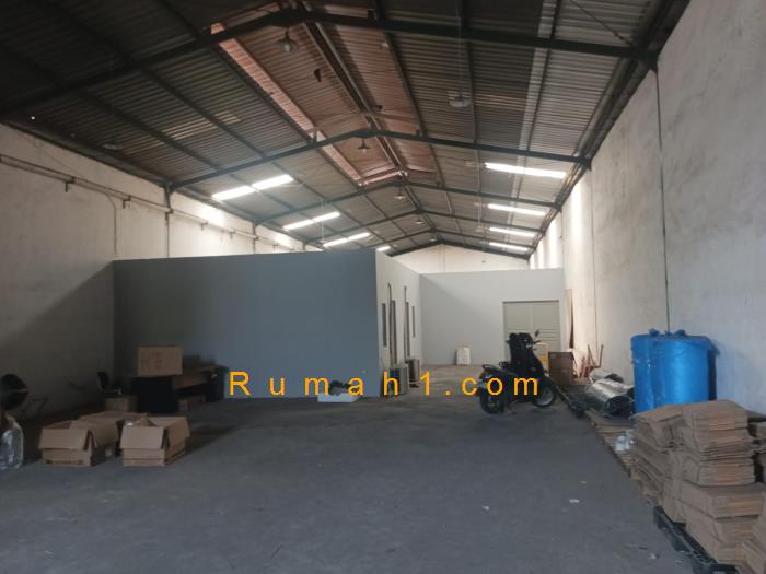 Foto Gudang dijual di Pergudangan Margomulyo Permai, Gudang Id: 8562